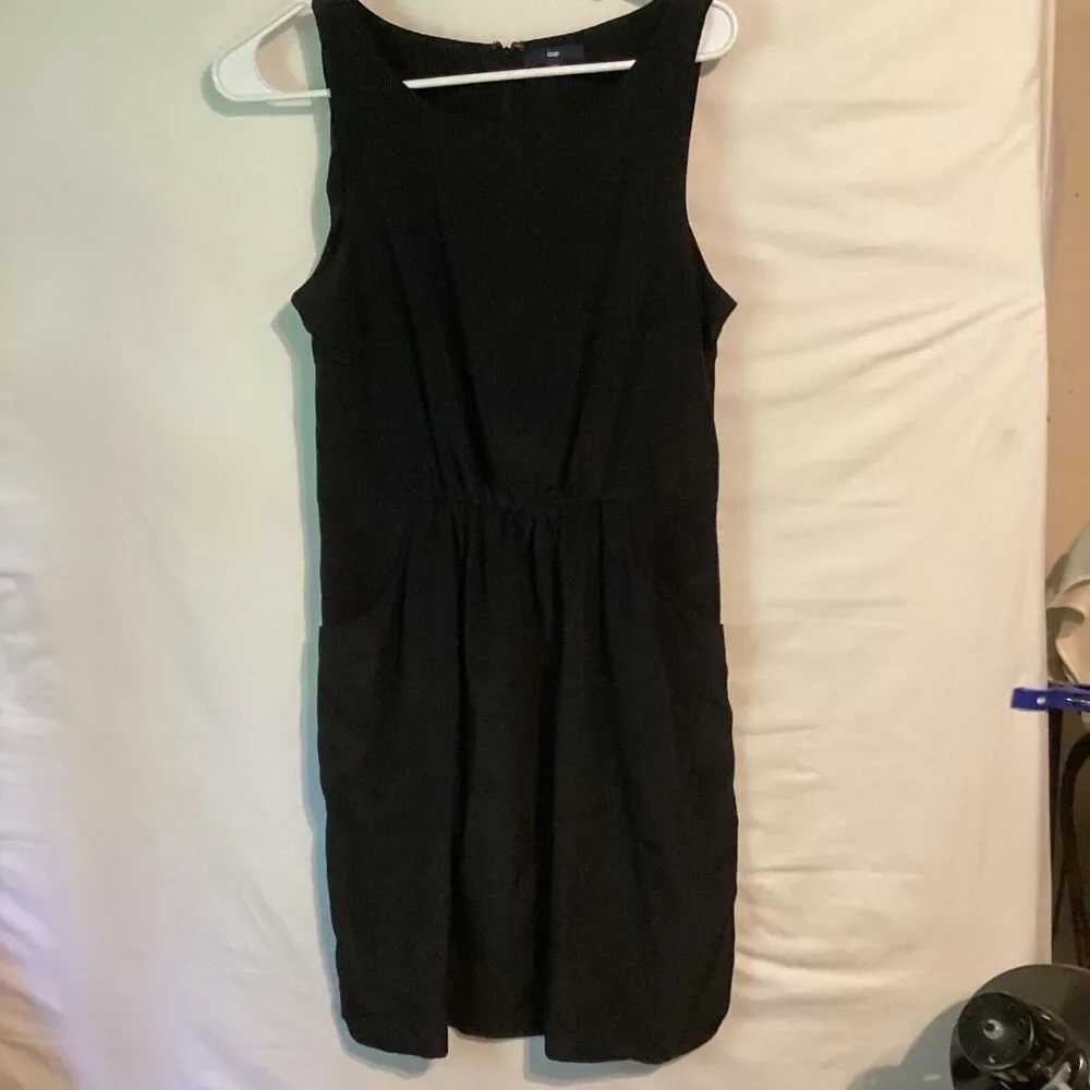 1133 NWOT GAP Sleeveless Black Dress Size 2 Pockets Elastic Back Waist